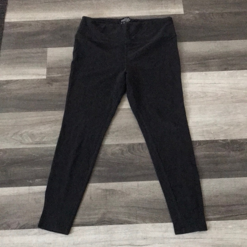 Women’s Black Pull-On Leggings
